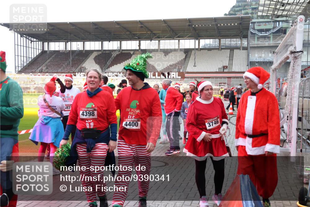 07.12.2025 - St. Pauli X-Mass-Run No. 15 Luisa Fischer http://msf.ph/oto/9390341 07.12.2025 12:13:12 Ziel 0, 183, 5, 4398, 4400, 4, 3746, 1500, 1503, 3972, 3977, 3978 meine-sportfotos.de