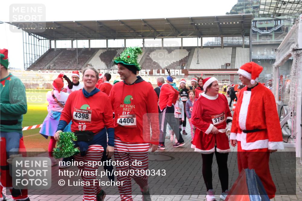 07.12.2025 - St. Pauli X-Mass-Run No. 15 Luisa Fischer http://msf.ph/oto/9390343 07.12.2025 12:13:12 Ziel 15, 4398, 4400, 3760, 427, 3746, 1500, 1503, 3972, 3977, 3978 meine-sportfotos.de