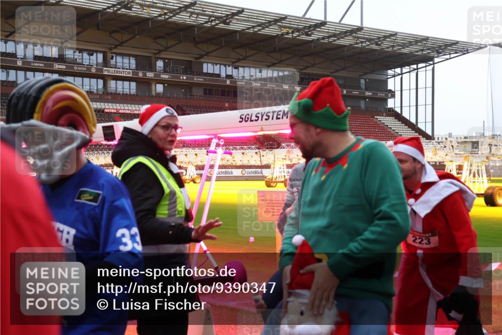 07.12.2025 - St. Pauli X-Mass-Run No. 15 Luisa Fischer http://msf.ph/oto/9390347 07.12.2025 12:13:15 Ziel 33, 3, 223, 1500, 1503, 2543, 3972, 3977, 3978 meine-sportfotos.de
