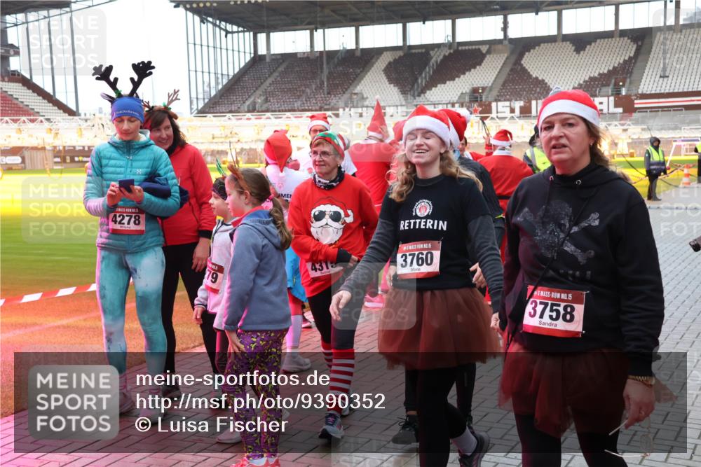 07.12.2025 - St. Pauli X-Mass-Run No. 15 Luisa Fischer http://msf.ph/oto/9390352 07.12.2025 12:13:20 Ziel 4278, 79, 4315, 15, 3760, 15, 3758, 1500, 1503, 2543, 3972 meine-sportfotos.de