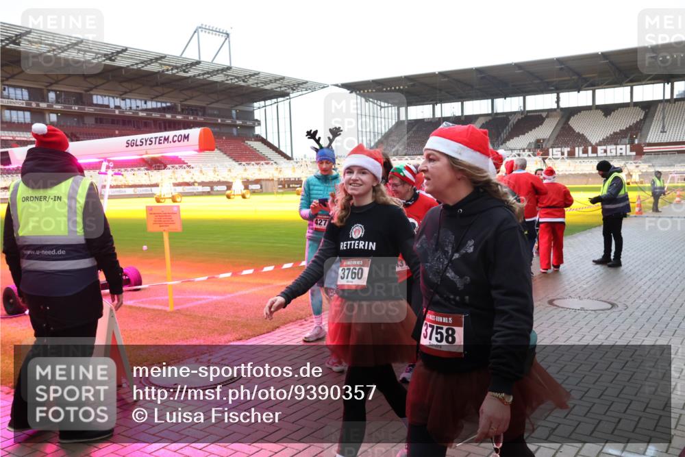 07.12.2025 - St. Pauli X-Mass-Run No. 15 Luisa Fischer http://msf.ph/oto/9390357 07.12.2025 12:13:21 Ziel 427, 3760, 15, 3758, 1, 455, 463, 466, 1500, 1503, 2543, 3972 meine-sportfotos.de