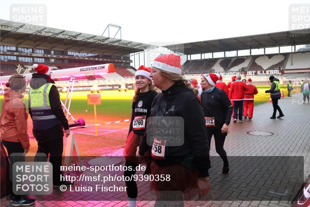 07.12.2025 - St. Pauli X-Mass-Run No. 15 Luisa Fischer http://msf.ph/oto/9390358 07.12.2025 12:13:22 Ziel 3760, 15, 158, 313, 1, 455, 463, 466, 1500, 1503, 2543 meine-sportfotos.de