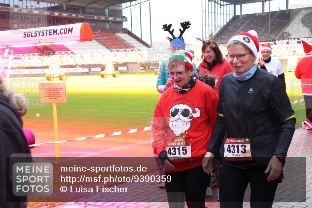 07.12.2025 - St. Pauli X-Mass-Run No. 15 Luisa Fischer http://msf.ph/oto/9390359 07.12.2025 12:13:22 Ziel 15, 4315, 15, 4313, 455, 463, 466, 1500, 1503, 2543 meine-sportfotos.de