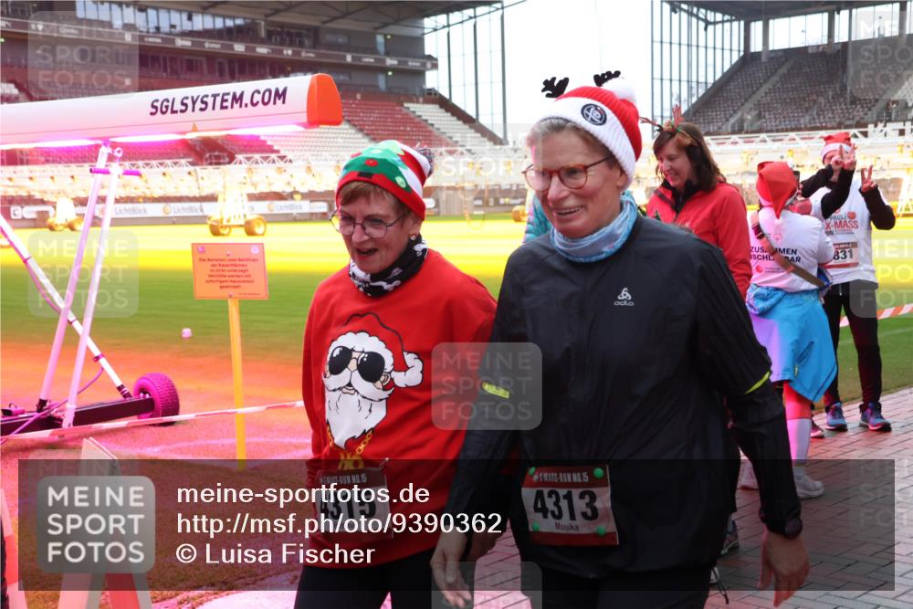 07.12.2025 - St. Pauli X-Mass-Run No. 15 Luisa Fischer http://msf.ph/oto/9390362 07.12.2025 12:13:23 Ziel 4, 15, 4315, 15, 4313, 831, 455, 463, 466, 1500, 1503, 2543 meine-sportfotos.de