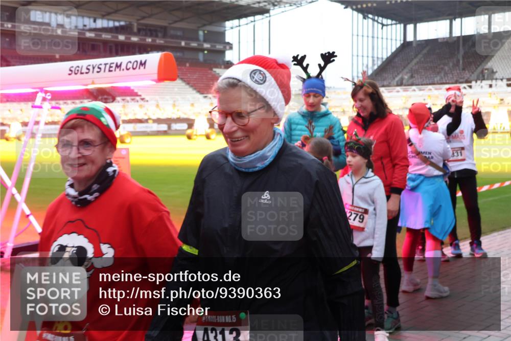07.12.2025 - St. Pauli X-Mass-Run No. 15 Luisa Fischer http://msf.ph/oto/9390363 07.12.2025 12:13:23 Ziel 15, 4312, 279, 455, 463, 466, 1500, 1503, 2543 meine-sportfotos.de