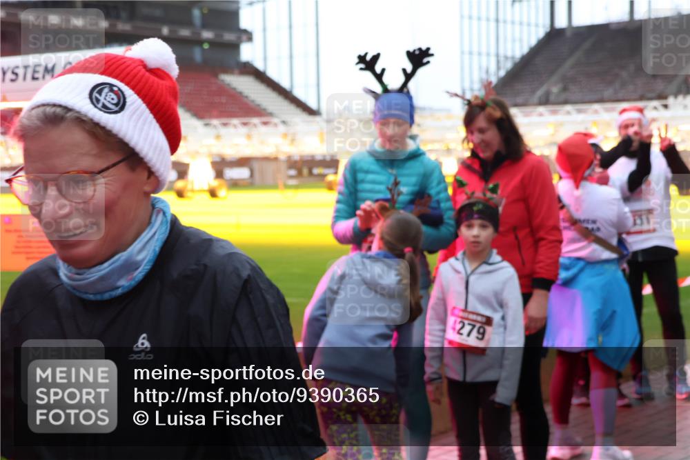 07.12.2025 - St. Pauli X-Mass-Run No. 15 Luisa Fischer http://msf.ph/oto/9390365 07.12.2025 12:13:24 Ziel 8, 4279, 455, 463, 466, 1500, 1503, 2543, 4713 meine-sportfotos.de