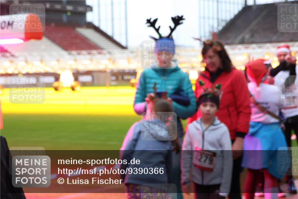 07.12.2025 - St. Pauli X-Mass-Run No. 15 Luisa Fischer http://msf.ph/oto/9390366 07.12.2025 12:13:24 Ziel 1279, 455, 463, 466, 1500, 1503, 2543, 4713 meine-sportfotos.de