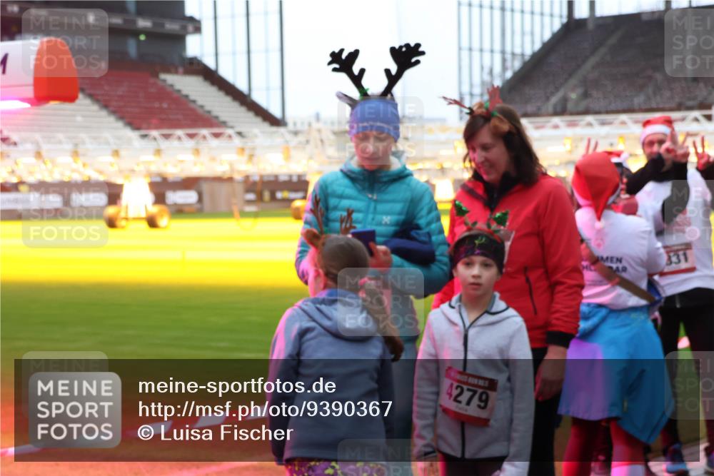07.12.2025 - St. Pauli X-Mass-Run No. 15 Luisa Fischer http://msf.ph/oto/9390367 07.12.2025 12:13:24 Ziel 1, 4279, 331, 455, 463, 466, 1500, 1503, 2543, 4713 meine-sportfotos.de
