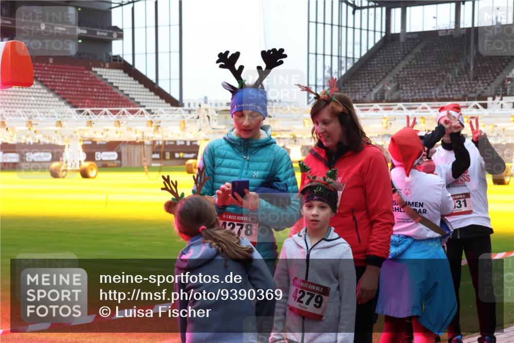 07.12.2025 - St. Pauli X-Mass-Run No. 15 Luisa Fischer http://msf.ph/oto/9390369 07.12.2025 12:13:25 Ziel 15, 4278, 15, 4279, 31, 455, 463, 466, 1500, 1503, 2543, 4713 meine-sportfotos.de