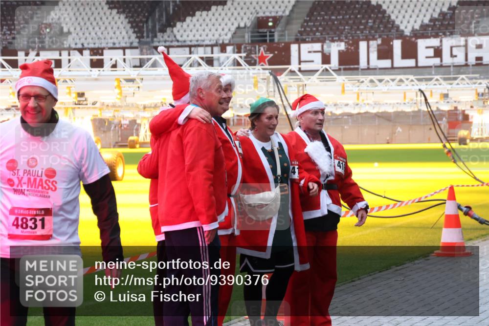 07.12.2025 - St. Pauli X-Mass-Run No. 15 Luisa Fischer http://msf.ph/oto/9390376 07.12.2025 12:13:28 Ziel 5, 4831, 41, 41, 455, 463, 466, 1500, 1503, 2543, 4713 meine-sportfotos.de