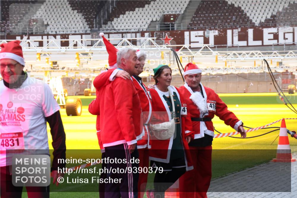 07.12.2025 - St. Pauli X-Mass-Run No. 15 Luisa Fischer http://msf.ph/oto/9390379 07.12.2025 12:13:28 Ziel 4831, 41, 416, 455, 463, 466, 1500, 1503, 2543, 4713 meine-sportfotos.de