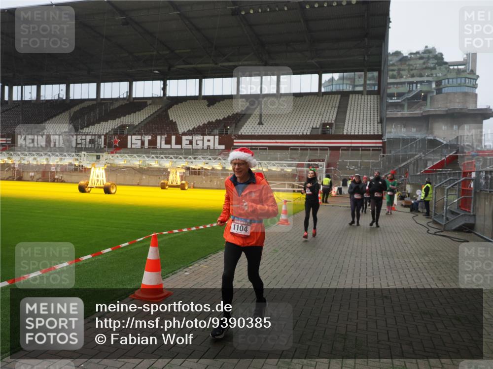 07.12.2025 - St. Pauli X-Mass-Run No. 15 Fabian Wolf http://msf.ph/oto/9390385 07.12.2025 10:23:46 Ziel 638, 1104, 2603, 2634, 3539, 3644, 3649, 3887, 3890, 4043, 4139, 4144, 4377, 4378 meine-sportfotos.de
