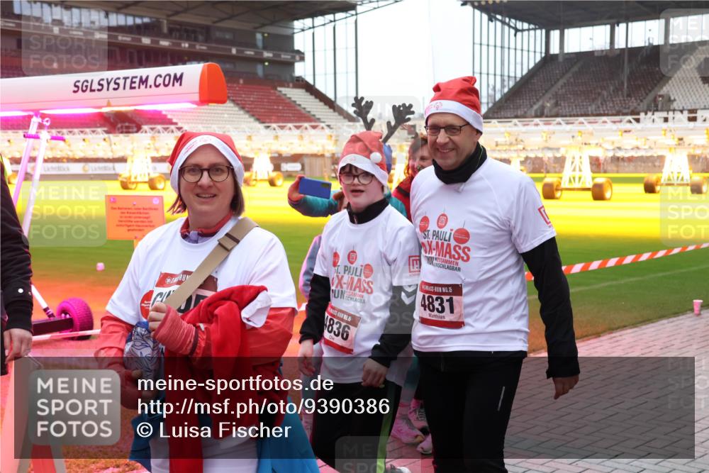 07.12.2025 - St. Pauli X-Mass-Run No. 15 Luisa Fischer http://msf.ph/oto/9390386 07.12.2025 12:13:36 Ziel 5, 836, 15, 4831, 455, 463, 466, 1500, 1503, 2543, 3645, 4077, 4258, 4261, 4713 meine-sportfotos.de
