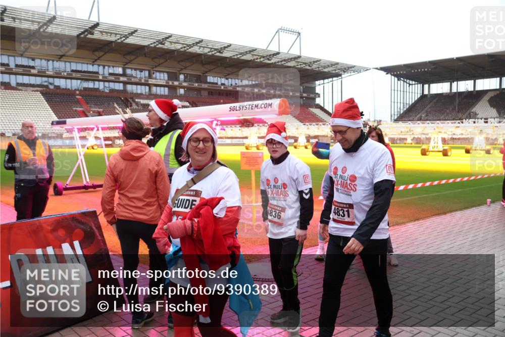 07.12.2025 - St. Pauli X-Mass-Run No. 15 Luisa Fischer http://msf.ph/oto/9390389 07.12.2025 12:13:36 Ziel 5, 836, 4831, 455, 463, 466, 1500, 1503, 2543, 3645, 4077, 4258, 4261, 4713 meine-sportfotos.de