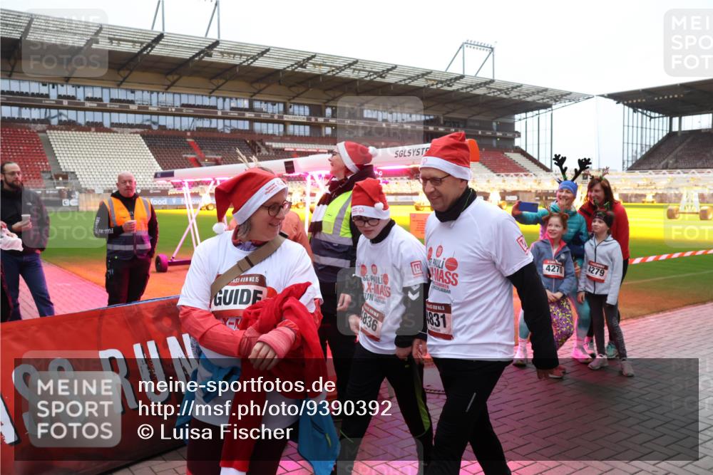 07.12.2025 - St. Pauli X-Mass-Run No. 15 Luisa Fischer http://msf.ph/oto/9390392 07.12.2025 12:13:37 Ziel 770, 15, 836, 831, 4279, 4270, 455, 463, 466, 1500, 1503, 2543, 3645, 4077, 4258, 4261, 4713 meine-sportfotos.de
