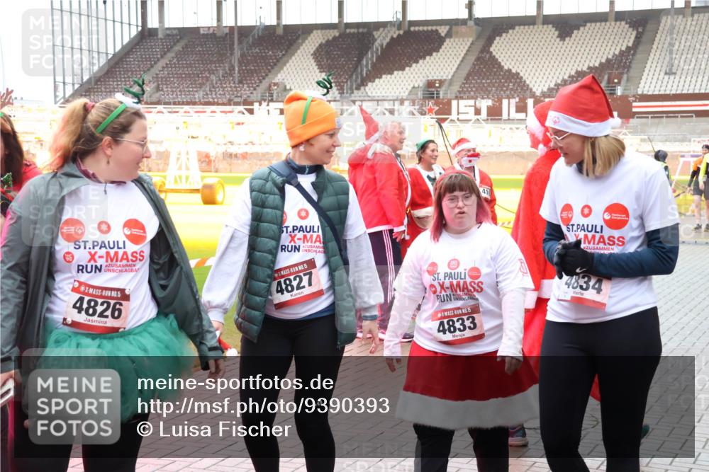 07.12.2025 - St. Pauli X-Mass-Run No. 15 Luisa Fischer http://msf.ph/oto/9390393 07.12.2025 12:13:42 Ziel 5, 4826, 15, 4827, 416, 5, 4833, 4834, 455, 463, 466, 1500, 1503, 2543, 3645, 4077, 4258, 4261, 4713 meine-sportfotos.de