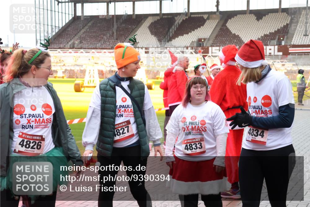 07.12.2025 - St. Pauli X-Mass-Run No. 15 Luisa Fischer http://msf.ph/oto/9390394 07.12.2025 12:13:42 Ziel 5, 4826, 15, 4827, 15, 4833, 4834, 455, 463, 466, 1500, 1503, 2543, 3645, 4077, 4258, 4261, 4713 meine-sportfotos.de