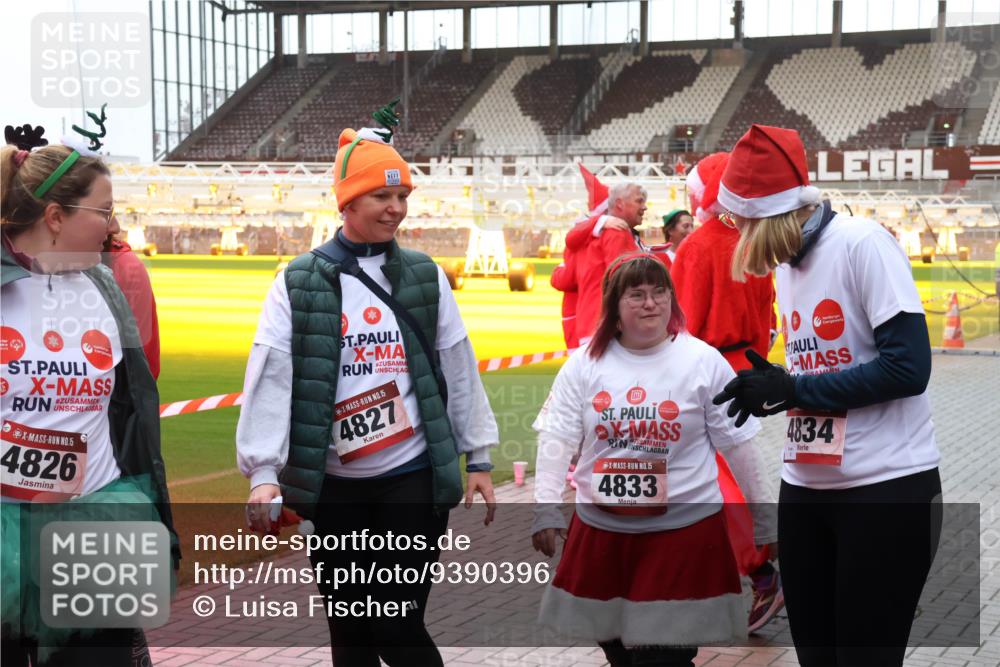 07.12.2025 - St. Pauli X-Mass-Run No. 15 Luisa Fischer http://msf.ph/oto/9390396 07.12.2025 12:13:42 Ziel 5, 4826, 15, 4827, 15, 4833, 4834, 455, 463, 466, 1500, 1503, 2543, 3645, 4077, 4258, 4261, 4713 meine-sportfotos.de
