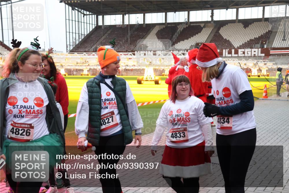07.12.2025 - St. Pauli X-Mass-Run No. 15 Luisa Fischer http://msf.ph/oto/9390397 07.12.2025 12:13:42 Ziel 15, 4826, 15, 4827, 15, 4833, 4834, 455, 463, 466, 1500, 1503, 2543, 3645, 4077, 4258, 4261, 4713 meine-sportfotos.de