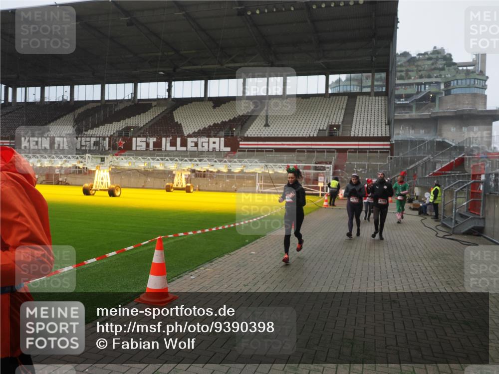 07.12.2025 - St. Pauli X-Mass-Run No. 15 Fabian Wolf http://msf.ph/oto/9390398 07.12.2025 10:23:47 Ziel 638, 1104, 2603, 2634, 3539, 3644, 3649, 3887, 3890, 4043, 4139, 4144, 4377, 4378 meine-sportfotos.de