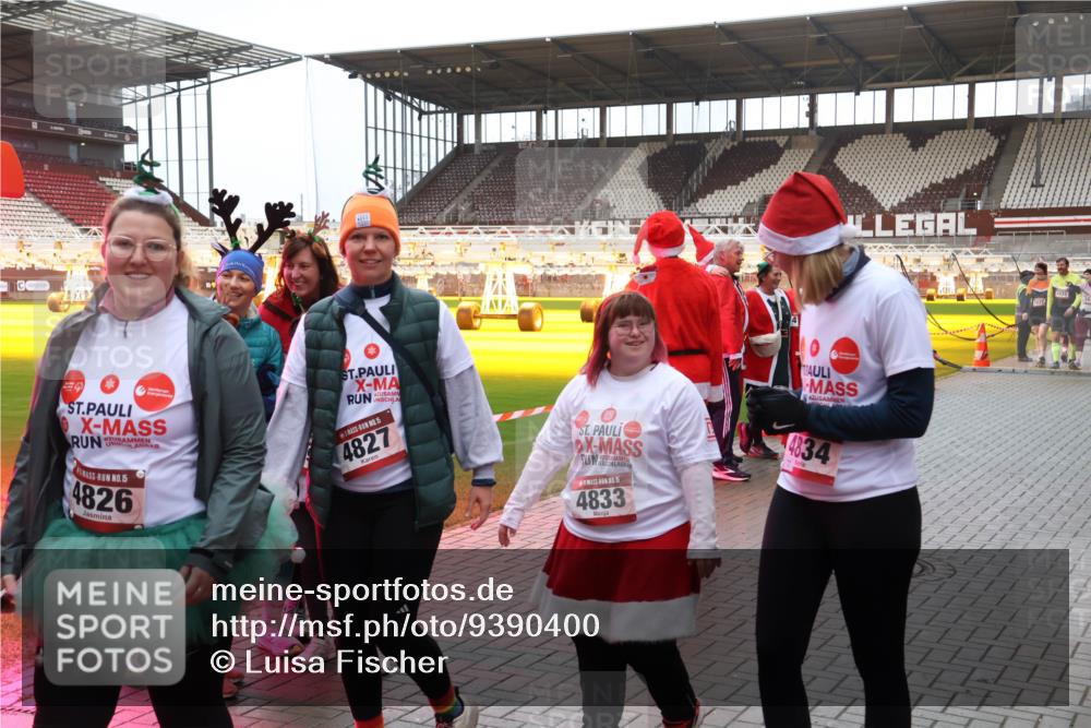 07.12.2025 - St. Pauli X-Mass-Run No. 15 Luisa Fischer http://msf.ph/oto/9390400 07.12.2025 12:13:43 Ziel 15, 4826, 6, 15, 4827, 15, 4833, 4834, 1033, 455, 463, 466, 1500, 1503, 2543, 3645, 4077, 4258, 4261, 4713 meine-sportfotos.de