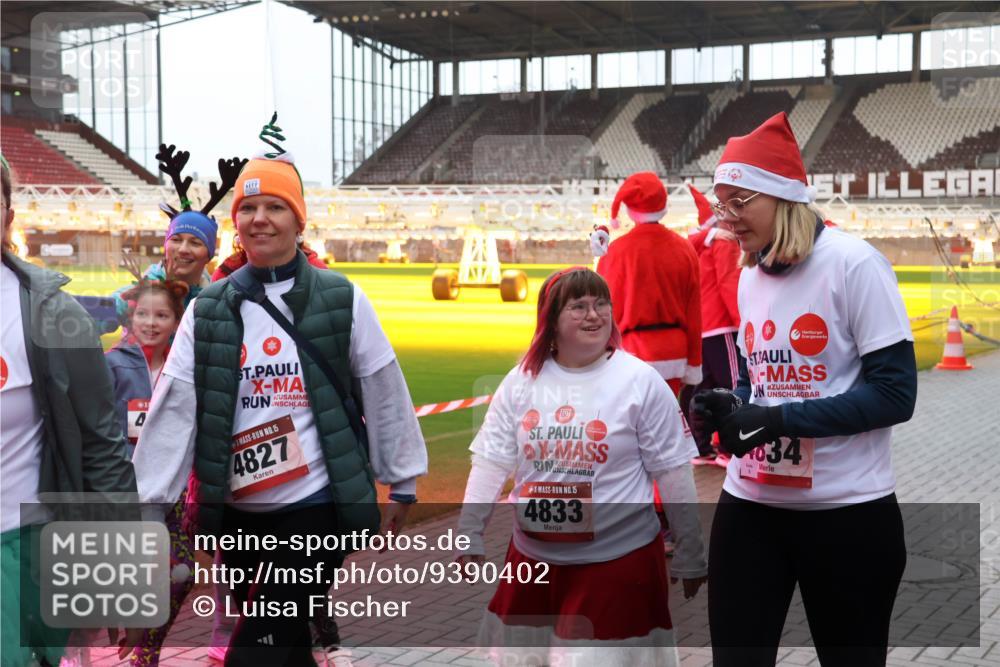07.12.2025 - St. Pauli X-Mass-Run No. 15 Luisa Fischer http://msf.ph/oto/9390402 07.12.2025 12:13:43 Ziel 15, 4827, 15, 4833, 034, 455, 463, 466, 1500, 1503, 2543, 3645, 4077, 4258, 4261, 4713 meine-sportfotos.de