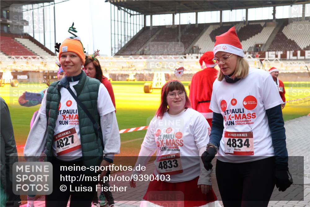 07.12.2025 - St. Pauli X-Mass-Run No. 15 Luisa Fischer http://msf.ph/oto/9390403 07.12.2025 12:13:44 Ziel 15, 4827, 15, 4833, 15, 4834, 455, 463, 466, 1500, 1503, 2543, 3645, 4077, 4258, 4261, 4713 meine-sportfotos.de