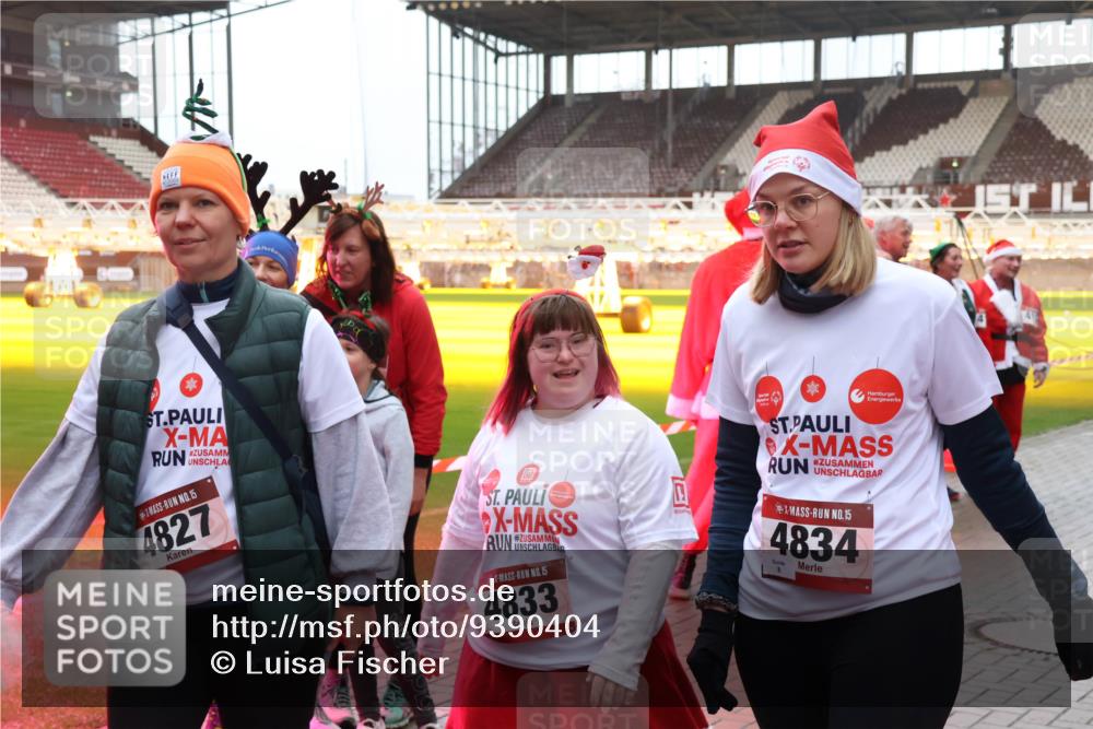 07.12.2025 - St. Pauli X-Mass-Run No. 15 Luisa Fischer http://msf.ph/oto/9390404 07.12.2025 12:13:44 Ziel 15, 4827, 15, 4833, 15, 4834, 41, 455, 463, 466, 1500, 1503, 2543, 3645, 4077, 4258, 4261, 4713 meine-sportfotos.de