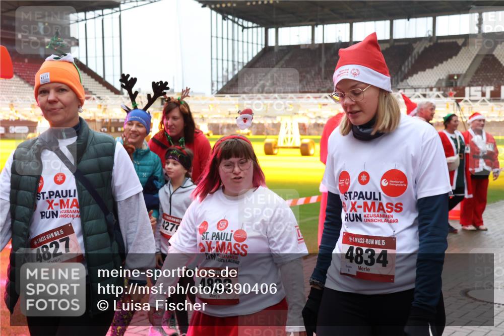 07.12.2025 - St. Pauli X-Mass-Run No. 15 Luisa Fischer http://msf.ph/oto/9390406 07.12.2025 12:13:44 Ziel 15, 4827, 4279, 15, 4833, 15, 4834, 8, 455, 463, 466, 1500, 1503, 2543, 3645, 4077, 4258, 4261, 4713 meine-sportfotos.de
