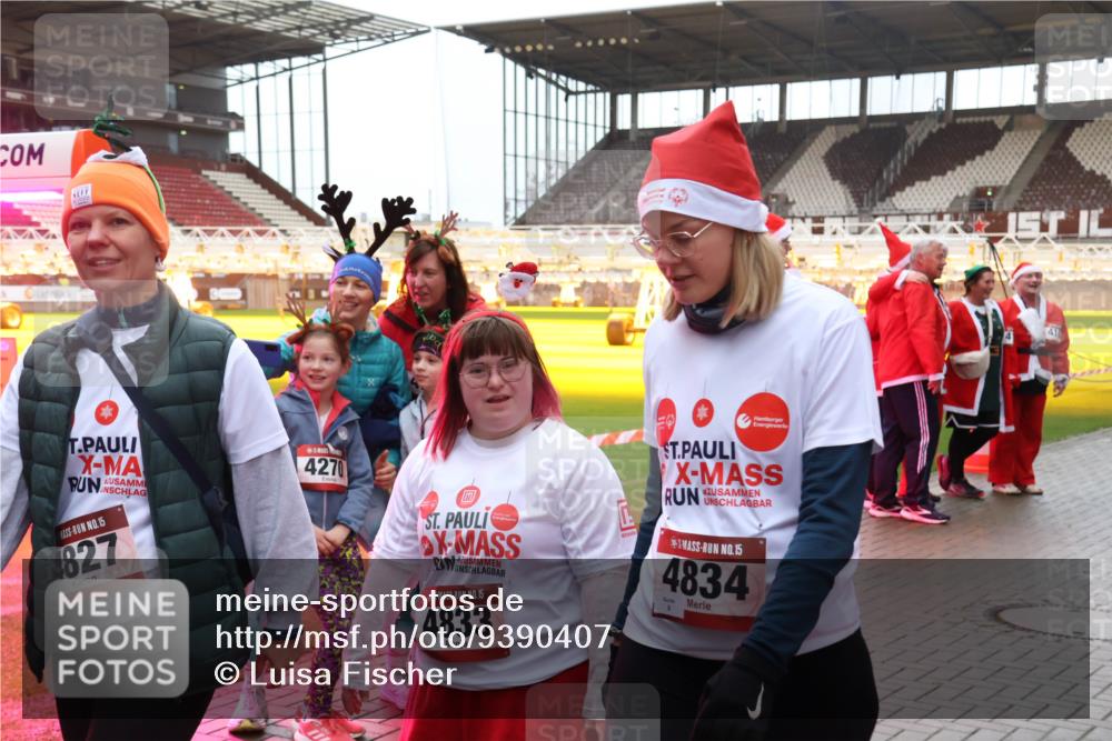 07.12.2025 - St. Pauli X-Mass-Run No. 15 Luisa Fischer http://msf.ph/oto/9390407 07.12.2025 12:13:45 Ziel 15, 827, 4270, 15, 4833, 15, 4834, 455, 463, 466, 1500, 1503, 2543, 3645, 4077, 4179, 4258, 4261, 4713 meine-sportfotos.de