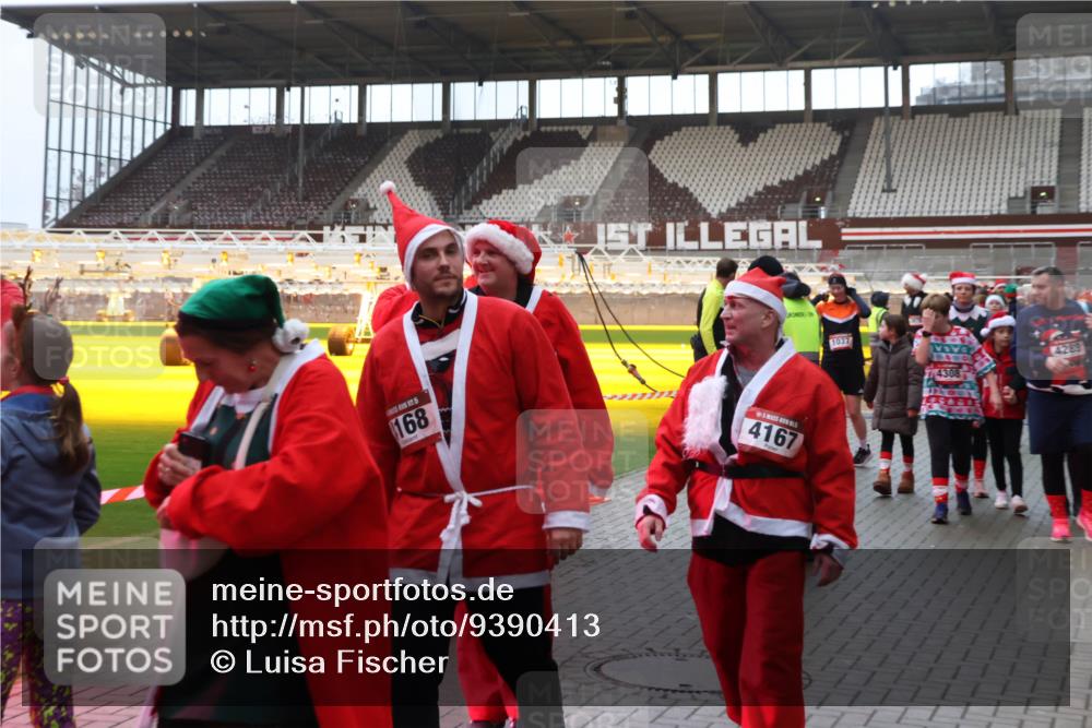 07.12.2025 - St. Pauli X-Mass-Run No. 15 Luisa Fischer http://msf.ph/oto/9390413 07.12.2025 12:13:55 Ziel 168, 4167, 1037, 4289, 4308, 455, 463, 466, 2543, 3645, 4048, 4077, 4179, 4258, 4261, 4713 meine-sportfotos.de