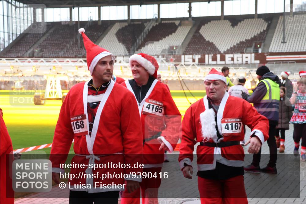 07.12.2025 - St. Pauli X-Mass-Run No. 15 Luisa Fischer http://msf.ph/oto/9390416 07.12.2025 12:13:56 Ziel 15, 168, 4165, 4167, 430, 455, 463, 466, 2543, 3645, 4048, 4077, 4179, 4258, 4261, 4713 meine-sportfotos.de