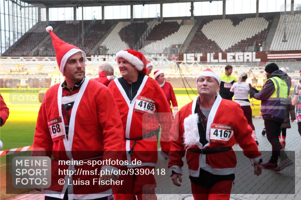 07.12.2025 - St. Pauli X-Mass-Run No. 15 Luisa Fischer http://msf.ph/oto/9390418 07.12.2025 12:13:56 Ziel 15, 168, 1, 1033, 4165, 4167, 455, 463, 466, 2543, 3645, 4048, 4077, 4179, 4258, 4261, 4713 meine-sportfotos.de