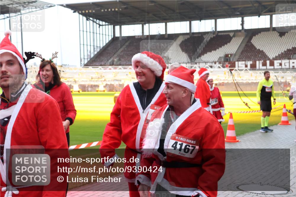 07.12.2025 - St. Pauli X-Mass-Run No. 15 Luisa Fischer http://msf.ph/oto/9390424 07.12.2025 12:13:58 Ziel 15, 4167, 3746, 1011, 455, 463, 466, 2543, 3645, 4048, 4077, 4179, 4258, 4261, 4713 meine-sportfotos.de