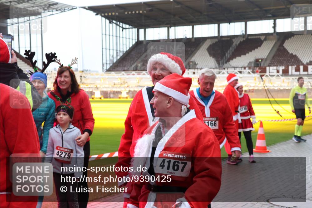 07.12.2025 - St. Pauli X-Mass-Run No. 15 Luisa Fischer http://msf.ph/oto/9390425 07.12.2025 12:13:58 Ziel 4279, 15, 4167, 166, 3746, 455, 463, 466, 2543, 3645, 4048, 4077, 4179, 4258, 4261, 4713 meine-sportfotos.de