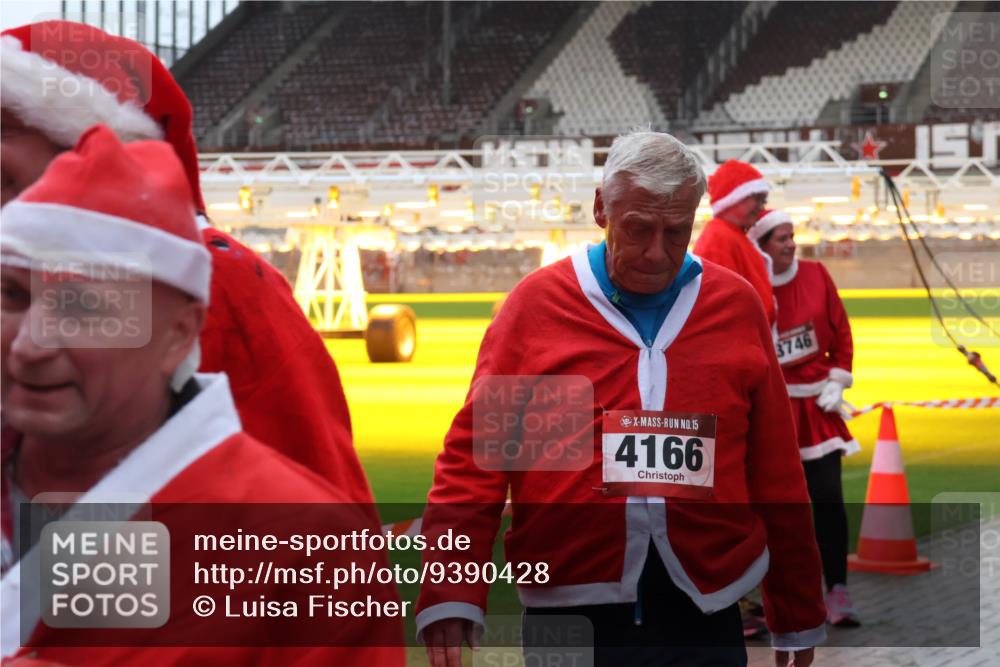 07.12.2025 - St. Pauli X-Mass-Run No. 15 Luisa Fischer http://msf.ph/oto/9390428 07.12.2025 12:13:59 Ziel 15, 4166, 3746, 11, 455, 463, 466, 2543, 3645, 4048, 4077, 4179, 4258, 4261, 4713 meine-sportfotos.de