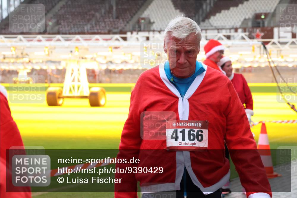 07.12.2025 - St. Pauli X-Mass-Run No. 15 Luisa Fischer http://msf.ph/oto/9390429 07.12.2025 12:13:59 Ziel 15, 4166, 15, 455, 463, 466, 2543, 3645, 4048, 4077, 4179, 4258, 4261, 4713 meine-sportfotos.de