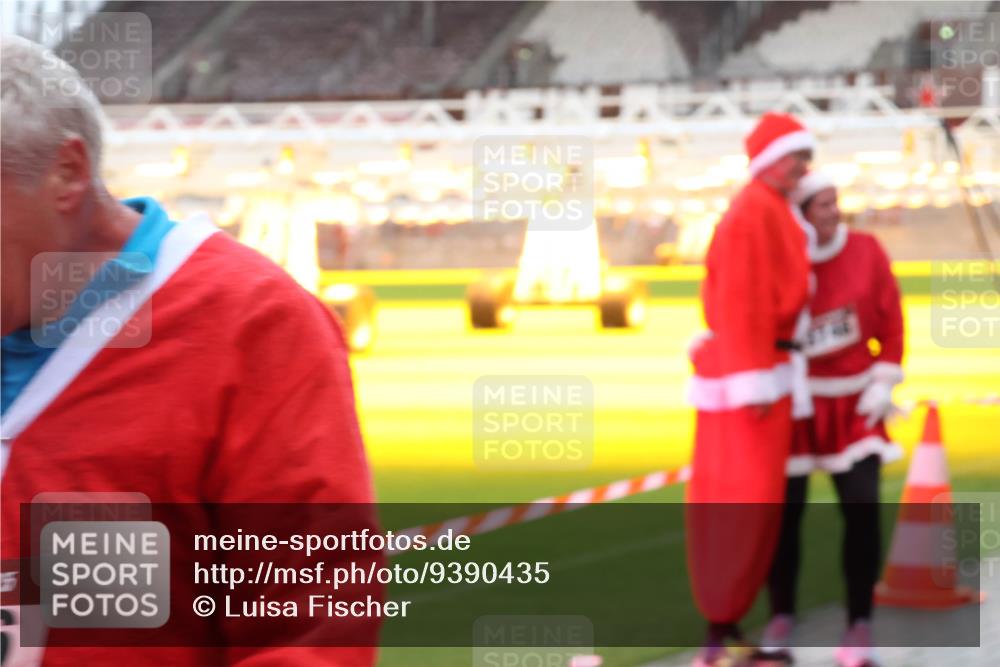 07.12.2025 - St. Pauli X-Mass-Run No. 15 Luisa Fischer http://msf.ph/oto/9390435 07.12.2025 12:14:00 Ziel 455, 463, 466, 2543, 3645, 4048, 4077, 4179, 4258, 4261, 4713 meine-sportfotos.de