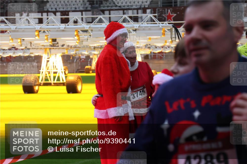 07.12.2025 - St. Pauli X-Mass-Run No. 15 Luisa Fischer http://msf.ph/oto/9390441 07.12.2025 12:14:03 Ziel 5, 3746, 4289, 455, 463, 466, 2543, 3645, 4048, 4077, 4179, 4258, 4261, 4713 meine-sportfotos.de
