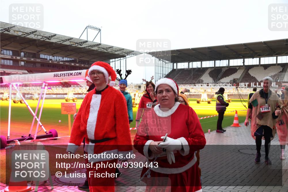 07.12.2025 - St. Pauli X-Mass-Run No. 15 Luisa Fischer http://msf.ph/oto/9390443 07.12.2025 12:14:17 Ziel 42, 2398, 2274, 3645, 4048, 4077, 4179, 4258, 4261 meine-sportfotos.de