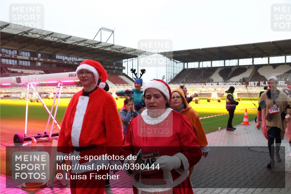 07.12.2025 - St. Pauli X-Mass-Run No. 15 Luisa Fischer http://msf.ph/oto/9390444 07.12.2025 12:14:17 Ziel 15, 146, 1, 2398, 2274, 3645, 4048, 4077, 4179, 4258, 4261 meine-sportfotos.de