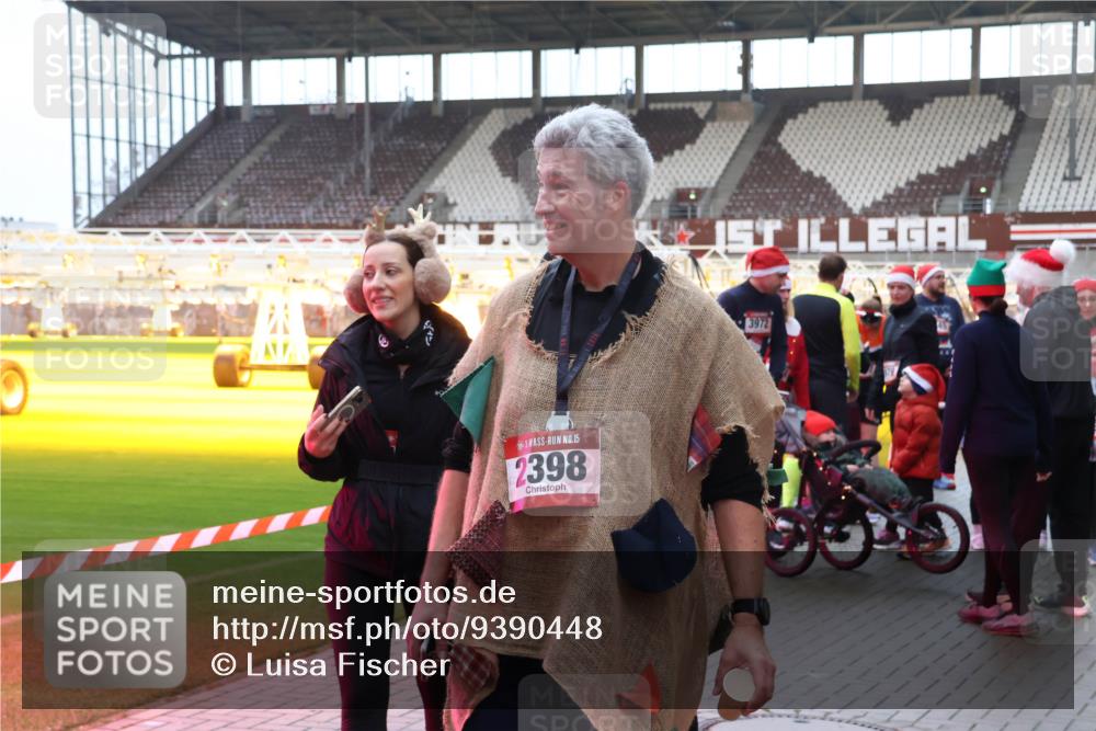 07.12.2025 - St. Pauli X-Mass-Run No. 15 Luisa Fischer http://msf.ph/oto/9390448 07.12.2025 12:14:19 Ziel 15, 2398, 3972, 2274, 3645, 4048, 4077, 4179, 4258, 4261 meine-sportfotos.de