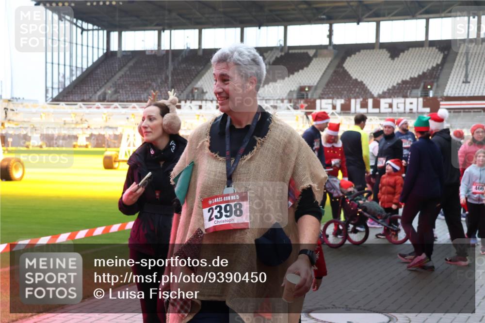 07.12.2025 - St. Pauli X-Mass-Run No. 15 Luisa Fischer http://msf.ph/oto/9390450 07.12.2025 12:14:19 Ziel 17, 15, 2398, 466, 2274, 3645, 4048, 4077, 4179, 4258, 4261 meine-sportfotos.de