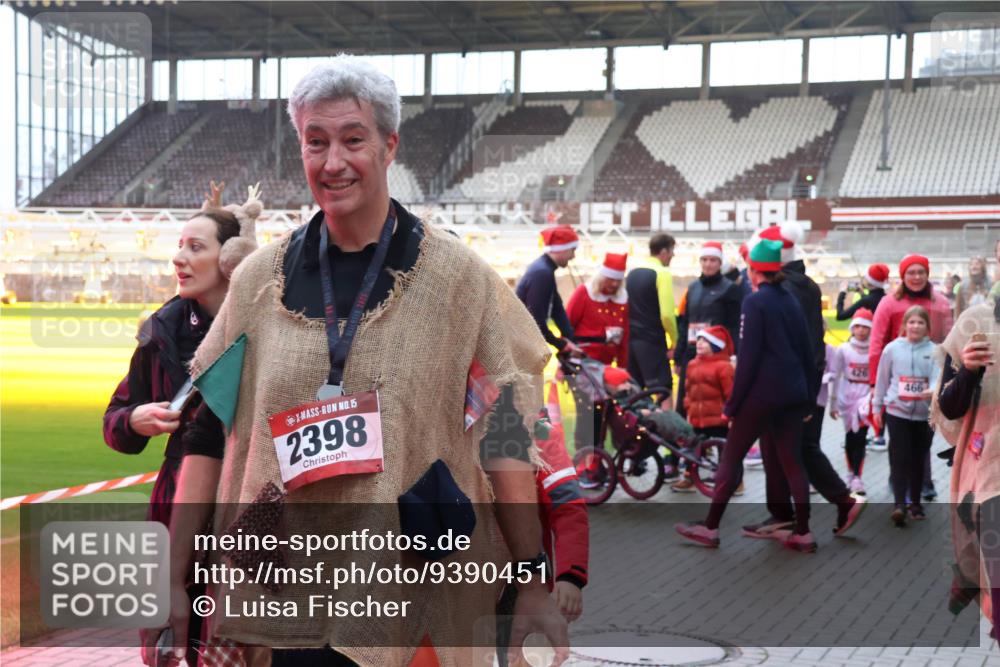 07.12.2025 - St. Pauli X-Mass-Run No. 15 Luisa Fischer http://msf.ph/oto/9390451 07.12.2025 12:14:20 Ziel 15, 2398, 426, 466, 2274, 3645, 4048, 4077, 4179, 4258, 4261 meine-sportfotos.de
