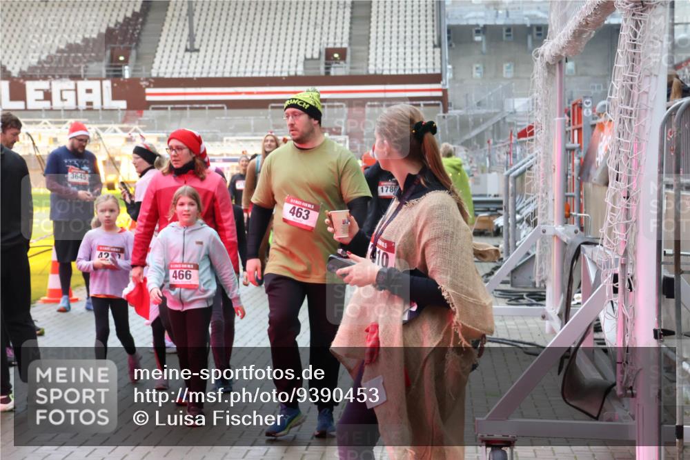 07.12.2025 - St. Pauli X-Mass-Run No. 15 Luisa Fischer http://msf.ph/oto/9390453 07.12.2025 12:14:21 Ziel 3645, 428, 466, 1780, 463, 410, 2274, 4048, 4179, 4258, 4261 meine-sportfotos.de