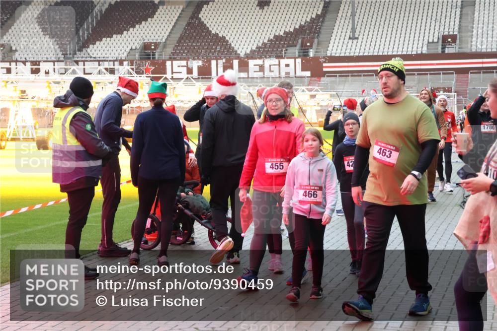 07.12.2025 - St. Pauli X-Mass-Run No. 15 Luisa Fischer http://msf.ph/oto/9390459 07.12.2025 12:14:23 Ziel 455, 466, 42, 463, 1780, 210, 2274, 4048, 4179, 4258 meine-sportfotos.de