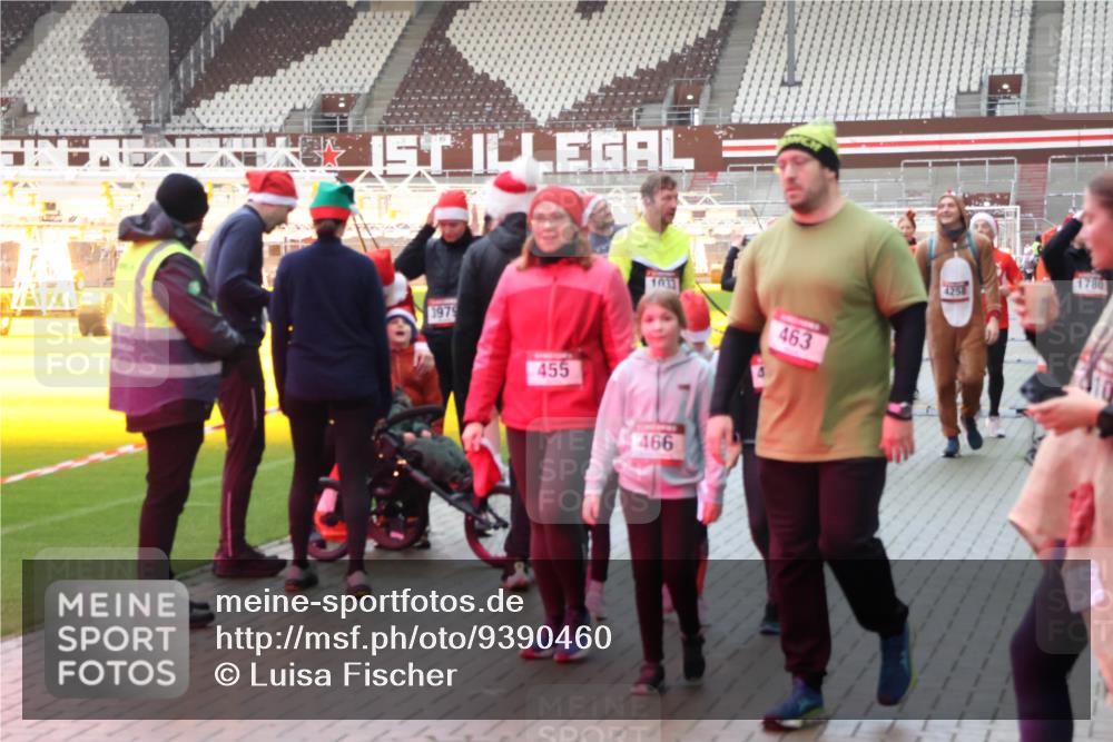 07.12.2025 - St. Pauli X-Mass-Run No. 15 Luisa Fischer http://msf.ph/oto/9390460 07.12.2025 12:14:23 Ziel 1, 3979, 455, 1033, 466, 463, 1780, 4258, 2274, 4048, 4179, 4258 meine-sportfotos.de