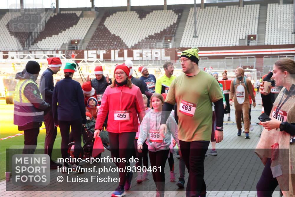 07.12.2025 - St. Pauli X-Mass-Run No. 15 Luisa Fischer http://msf.ph/oto/9390461 07.12.2025 12:14:23 Ziel 979, 455, 3645, 466, 463, 4258, 1780, 2, 10, 2274, 4048, 4179, 4258 meine-sportfotos.de
