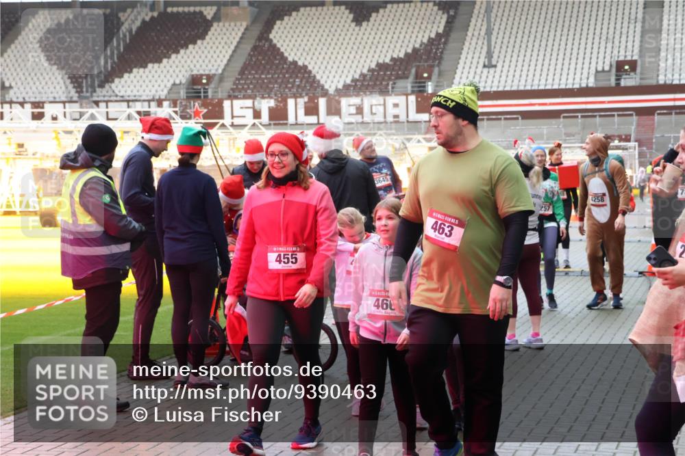 07.12.2025 - St. Pauli X-Mass-Run No. 15 Luisa Fischer http://msf.ph/oto/9390463 07.12.2025 12:14:24 Ziel 5, 455, 3645, 460, 15, 463, 4258, 2274, 3690, 4048, 4179 meine-sportfotos.de