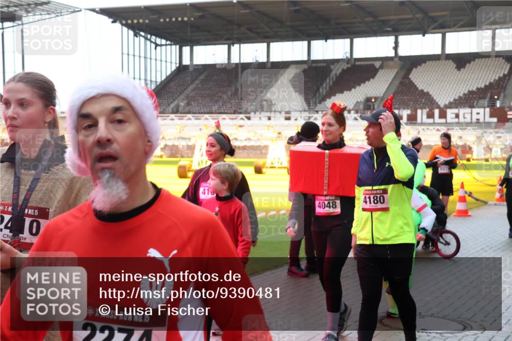 07.12.2025 - St. Pauli X-Mass-Run No. 15 Luisa Fischer http://msf.ph/oto/9390481 07.12.2025 12:14:38 Ziel 15, 24, 10, 15, 227, 41, 4048, 4180, 1037, 444, 445, 451, 454, 457, 2274, 3690, 3693 meine-sportfotos.de